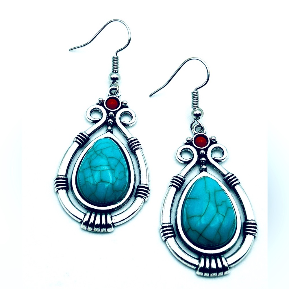 Southwestern faux turquoise drop earrings NWOT, perfect for rodeo season!